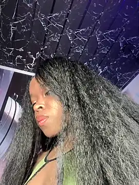 Snapshot of Thyana_LS chatting on 6, 12, 2024 Thyana LS online show from 6, 12, 2024