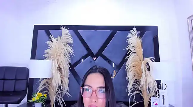 KylieWhite online show from 14, 1, 2025