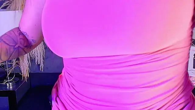 KylieWhite online show from 6, 11, 2025