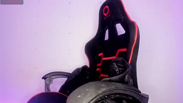 Snapshot of silviamilk chatting on 31, 3, 2026 silviamilk online show from 31, 3, 2026