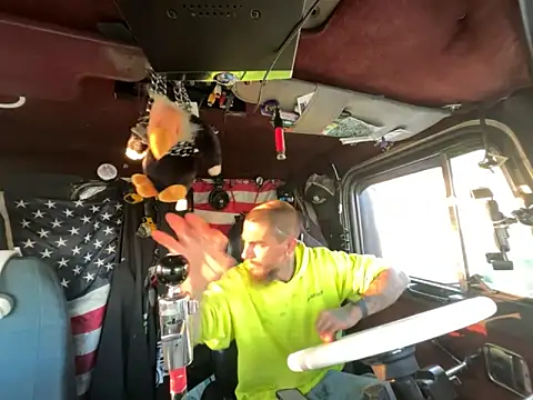 XMeF10 online show from 14, 4, 2026