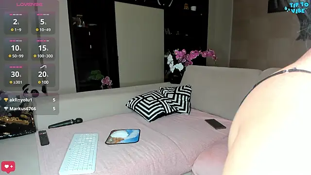 MichelleCara online show from 6, 2, 2025