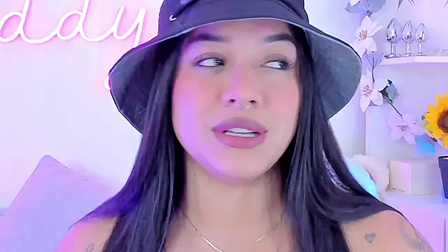 Snapshot of MaddyParisi chatting on 19, 1, 2025 MaddyParisi online show from 19, 1, 2025