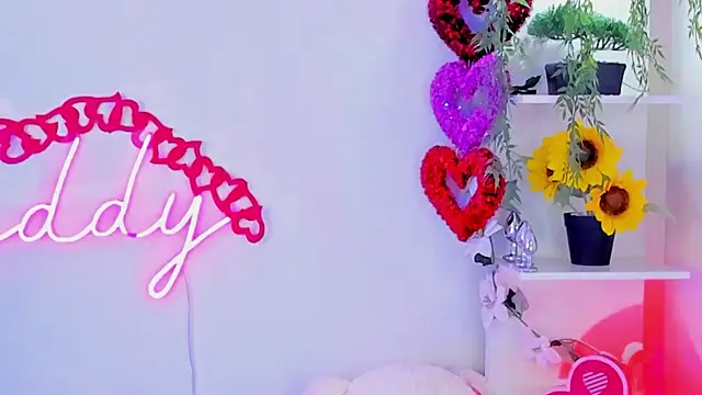 Snapshot of MaddyParisi chatting on 14, 2, 2025 MaddyParisi online show from 14, 2, 2025