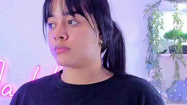 Snapshot of MaddyParisi chatting on 4, 3, 2025 MaddyParisi online show from 4, 3, 2025