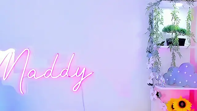 Snapshot of MaddyParisi chatting on 5, 3, 2025 MaddyParisi online show from 5, 3, 2025