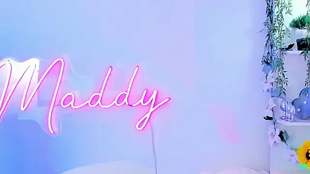 Snapshot of MaddyParisi chatting on 8, 3, 2025 MaddyParisi online show from 8, 3, 2025