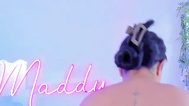 Snapshot of MaddyParisi chatting on 8, 3, 2025 MaddyParisi online show from 8, 3, 2025