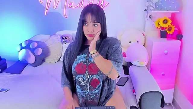 Snapshot of MaddyParisi chatting on 11, 3, 2025 MaddyParisi online show from 11, 3, 2025