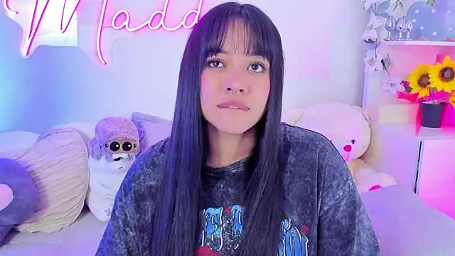 Snapshot of MaddyParisi chatting on 11, 3, 2025 MaddyParisi online show from 11, 3, 2025