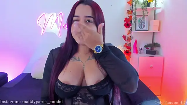 Snapshot of MaddyParisi chatting on 4, 4, 2026 MaddyParisi online show from 4, 4, 2026