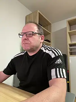 coupleLatinaLovers online show from 10, 2, 2025