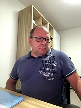 coupleLatinaLovers online show from 9, 9, 2025