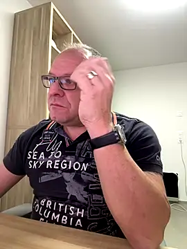 coupleLatinaLovers online show from 28, 11, 2025