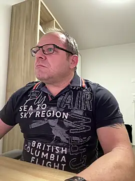 coupleLatinaLovers online show from 15, 12, 2025