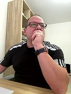 Snapshot of coupleLatinaLovers chatting on 12, 1, 2026 coupleLatinaLovers online show from 12, 1, 2026