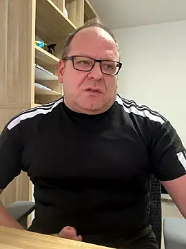 Snapshot of coupleLatinaLovers chatting on 14, 1, 2026 coupleLatinaLovers online show from 14, 1, 2026