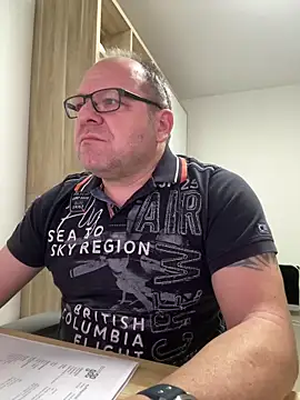 Snapshot of coupleLatinaLovers chatting on 6, 2, 2026 coupleLatinaLovers online show from 6, 2, 2026