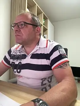 Snapshot of coupleLatinaLovers chatting on 17, 4, 2026 coupleLatinaLovers online show from 17, 4, 2026