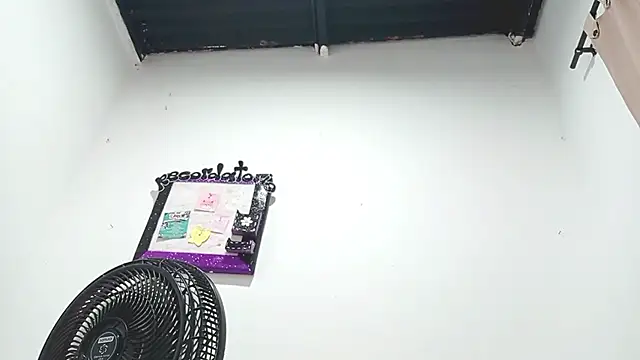 PetiteIvoryQueen19 online show from 12, 3, 2025