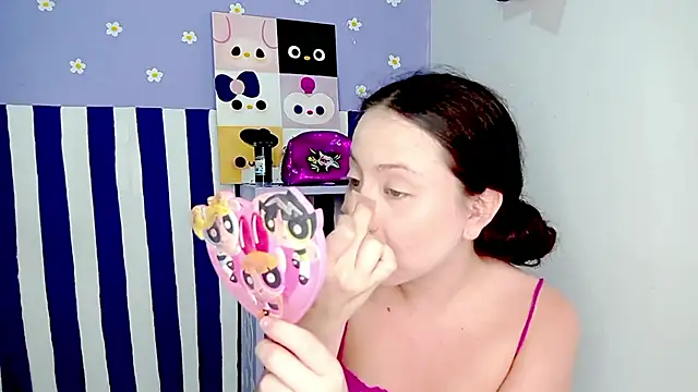 PetiteIvoryQueen19 online show from 10, 4, 2026