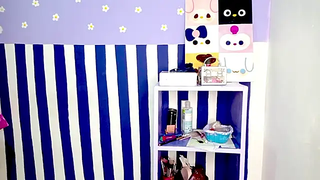 PetiteIvoryQueen19 online show from 17, 4, 2026