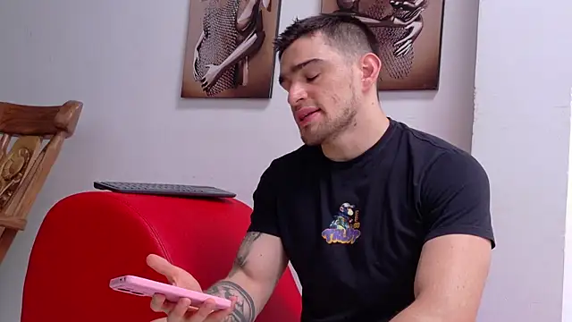 Snapshot of Sexy_Alejandro_ chatting on 1, 4, 2026 Sexy Alejandro online show from 1, 4, 2026