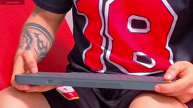 Snapshot of Sexy_Alejandro_ chatting on 6, 4, 2026 Sexy Alejandro online show from 6, 4, 2026