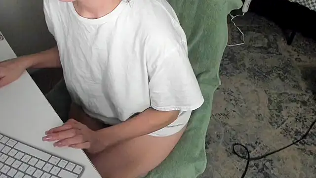 Snapshot of bigb00tyjudyyX chatting on 4, 4, 2026 bigb00tyjudyyX online show from 4, 4, 2026