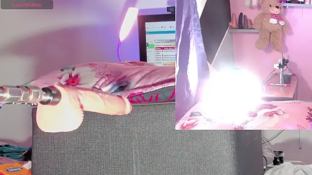 Snapshot of kira_touka chatting on 26, 11, 2025 kira touka online show from 26, 11, 2025