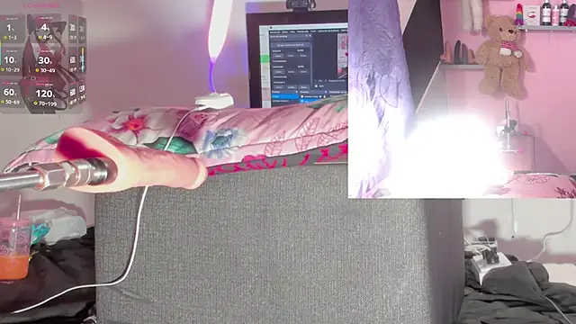 Snapshot of kira_touka chatting on 27, 11, 2025 kira touka online show from 27, 11, 2025