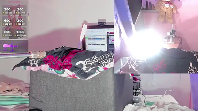 Snapshot of kira_touka chatting on 14, 12, 2025 kira touka online show from 14, 12, 2025