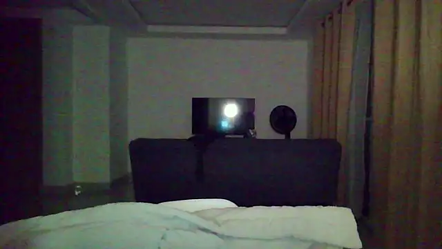 Snapshot of Kiri_Cutee chatting on 4, 12, 2025 Kiri Cutee online show from 4, 12, 2025