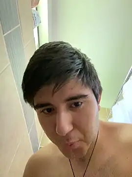 Snapshot of Yann_18 chatting on 17, 10, 2025 Yann 18 online show from 17, 10, 2025