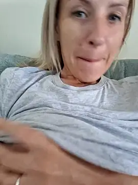 Snapshot of YourJuliena chatting on 20, 2, 2025 YourJuliena online show from 20, 2, 2025