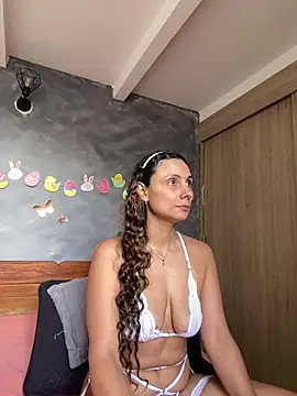 Snapshot of MafeeRoss chatting on 7, 4, 2026 MafeeRoss online show from 7, 4, 2026