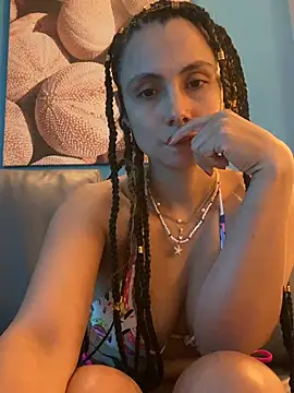 Snapshot of MafeeRoss chatting on 10, 4, 2026 MafeeRoss online show from 10, 4, 2026