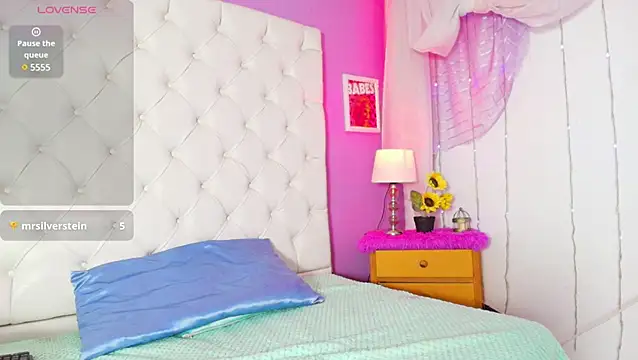 Snapshot of Trixiroy chatting on 28, 1, 2025 Trixiroy online show from 28, 1, 2025