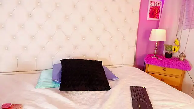 Snapshot of Trixiroy chatting on 8, 2, 2025 Trixiroy online show from 8, 2, 2025