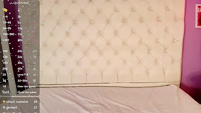 Snapshot of Trixiroy chatting on 15, 2, 2025 Trixiroy online show from 15, 2, 2025