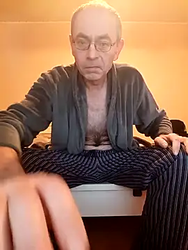 BesterJunge45 online show from 23, 11, 2025