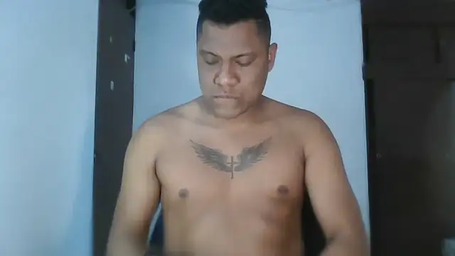 Snapshot of latinblack01 chatting on 14, 11, 2025 latinblack01 online show from 14, 11, 2025