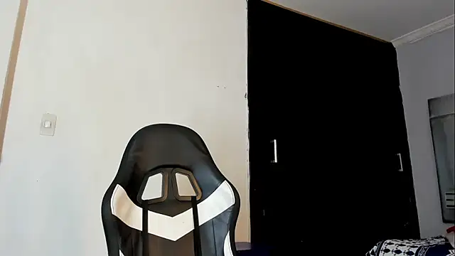 La Perversa69 online show from 10, 10, 2025