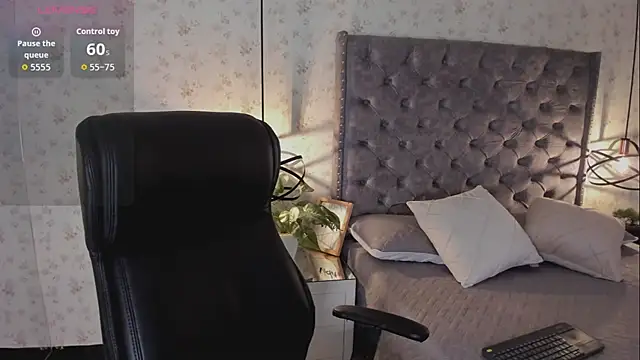 Snapshot of LanaJones_ chatting on 8, 7, 2026 LanaJones online show from 8, 7, 2026