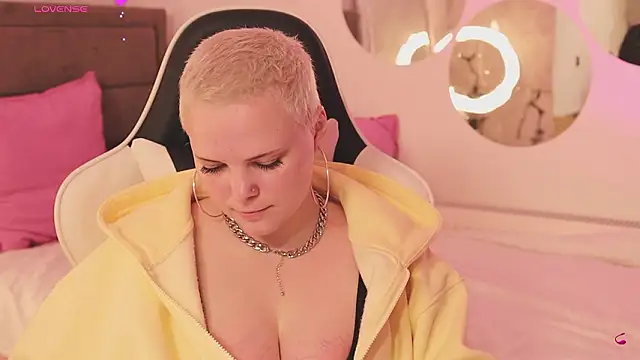 LikaBerry1 online show from 25, 2, 2026