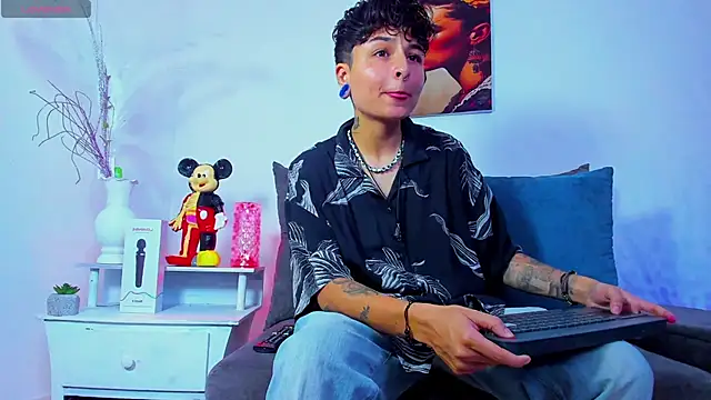 ZuryRamirez  online show from 18, 1, 2025