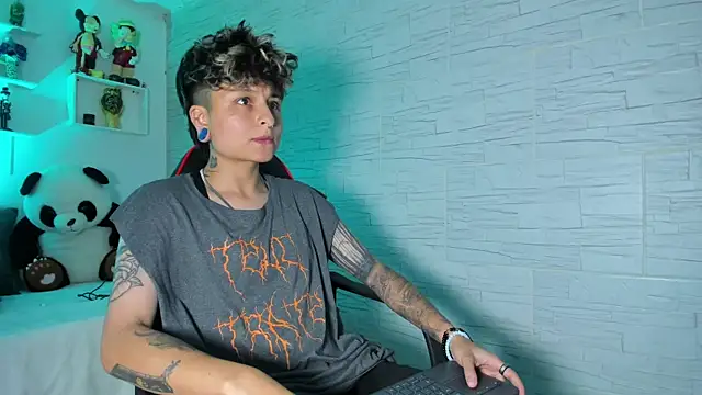 ZuryRamirez  online show from 13, 11, 2025