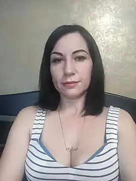 Snapshot of FireLily332 chatting on 4, 1, 2025 FireLily332 online show from 4, 1, 2025