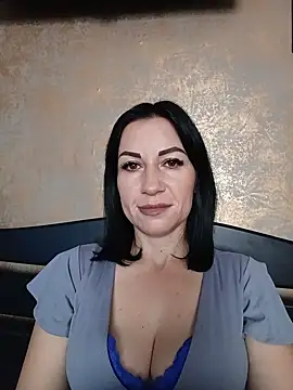 Snapshot of FireLily332 chatting on 2, 2, 2025 FireLily332 online show from 2, 2, 2025