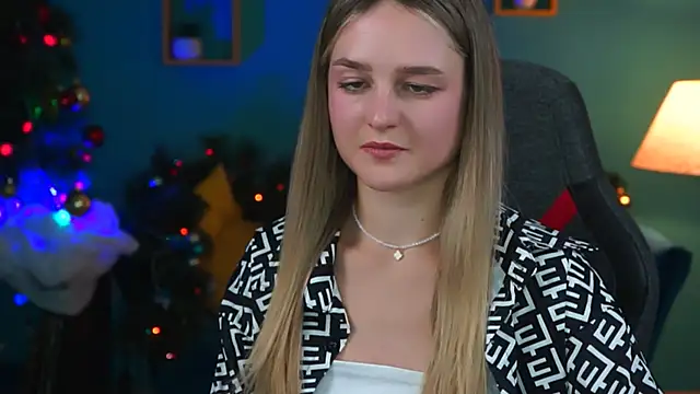 Snapshot of DeboraLarson chatting on 20, 12, 2024 DeboraLarson online show from 20, 12, 2024